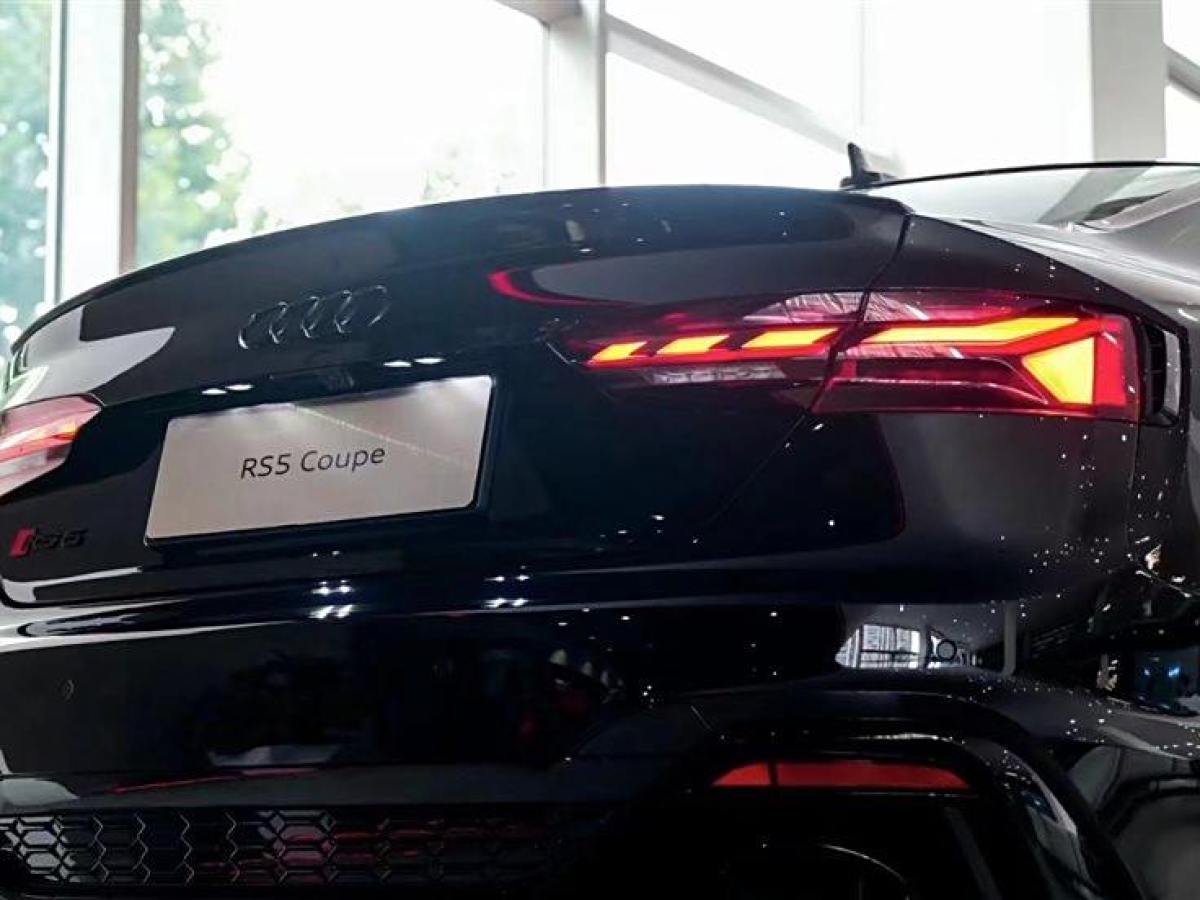 奥迪 奥迪RS 5  2021款 RS5 Coupe 暗金版图片
