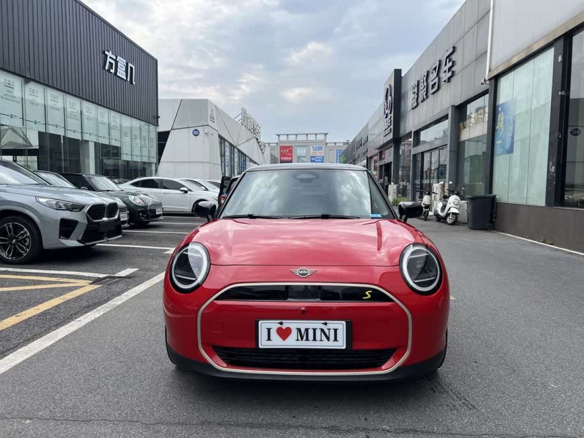MINI 電動MINI COOPER  2024款 452km COOPER SE 藝術(shù)家圖片