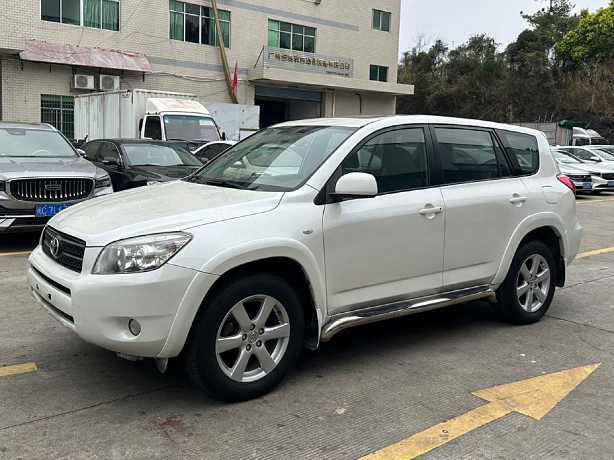 2008年12月豐田 RAV4榮放  2009款 2.4L 手動(dòng)豪華導(dǎo)航版