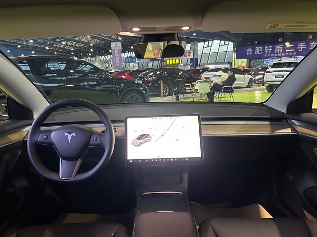 特斯拉 Model 3  2021款 改款 標(biāo)準(zhǔn)續(xù)航后驅(qū)升級(jí)版圖片