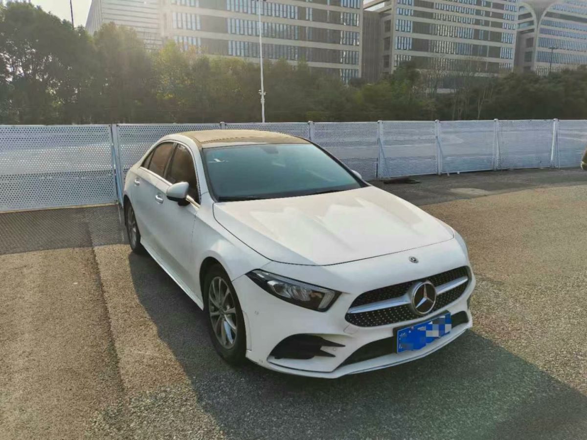 奔馳 奔馳A級  2019款  A 220 L 4MATIC 運動轎車圖片