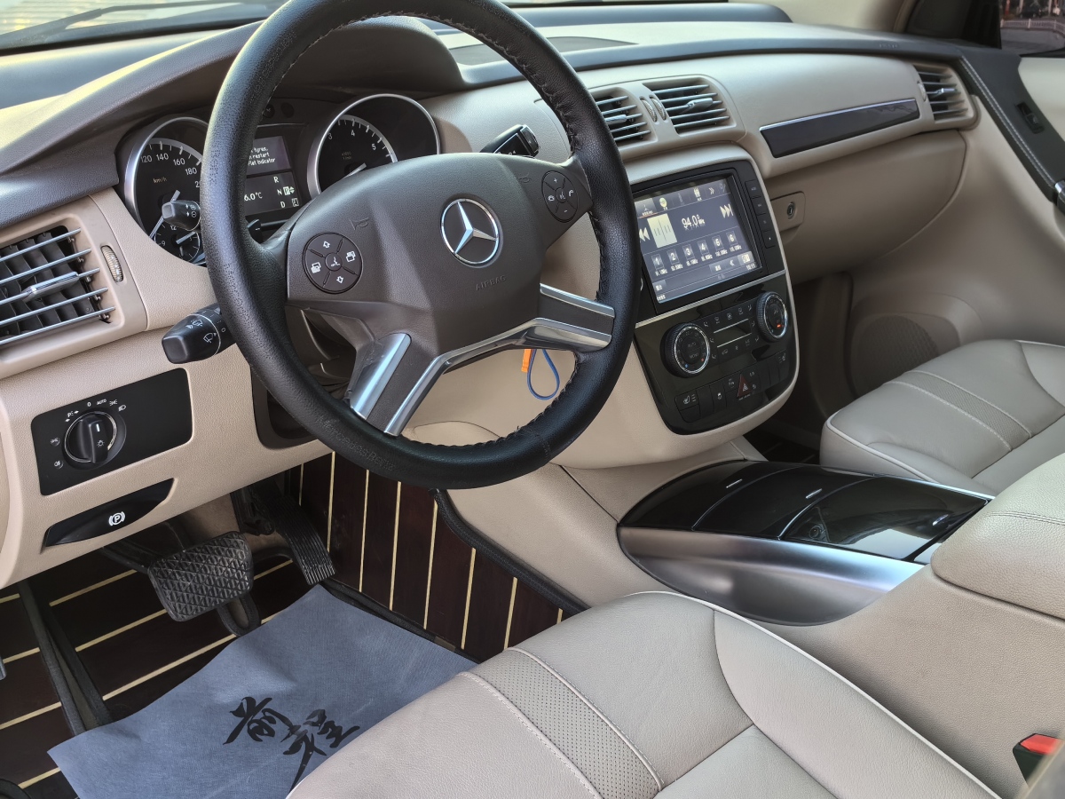 奔驰 奔驰R级  2014款 R 320 4MATIC 豪华型图片