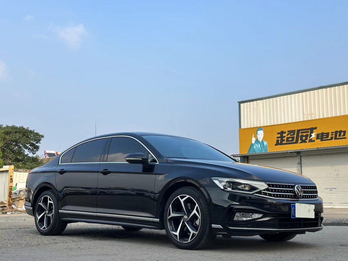 大眾 邁騰  2023款 200萬輛紀(jì)念版 330TSI DSG領(lǐng)先型圖片