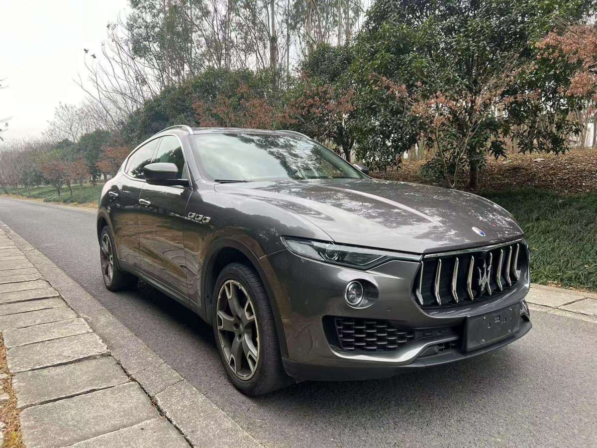 瑪莎拉蒂 Levante  2019款  3.0T 350Hp 標(biāo)準(zhǔn)版圖片