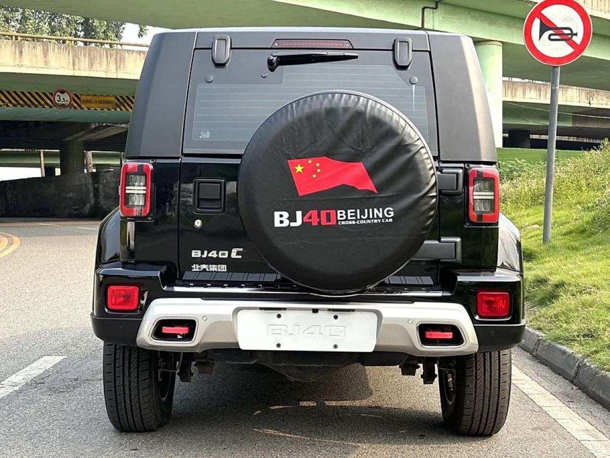 北京 BJ40  2020款 2.0T 自動(dòng)四驅(qū)城市獵人版至尊型圖片