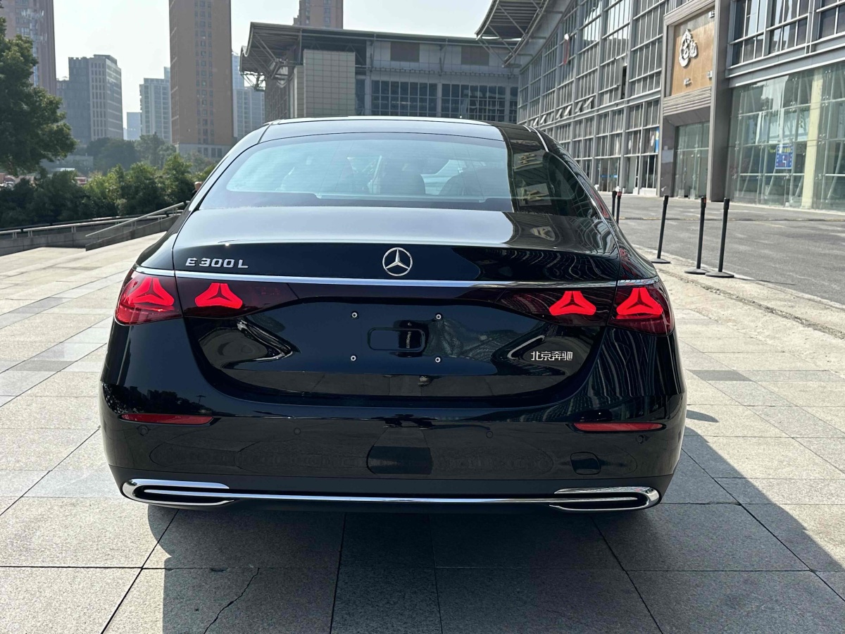 奔馳 奔馳E級(jí)  2019款 改款 E 300 L 豪華型圖片