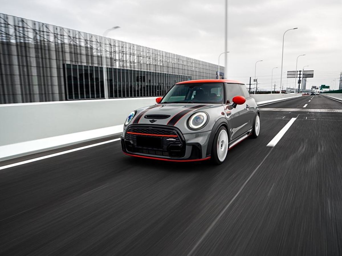 MINI MINI  2022款 改款 2.0T COOPER S 經(jīng)典派圖片