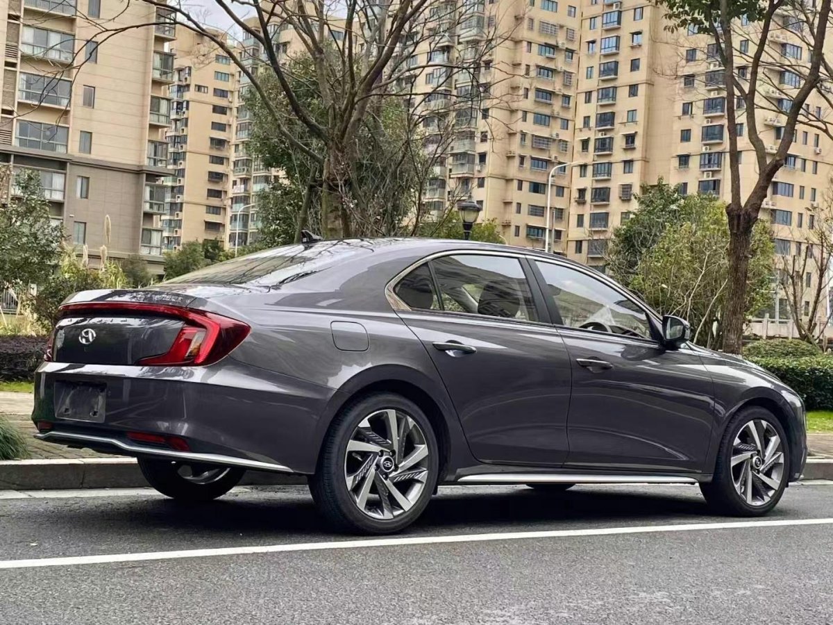 現(xiàn)代 名圖  2021款 1.8L CVT尊貴版LUX圖片