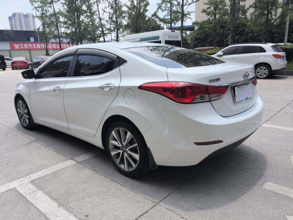 現(xiàn)代 朗動(dòng)  2015款 1.6L 自動(dòng)尊貴型圖片