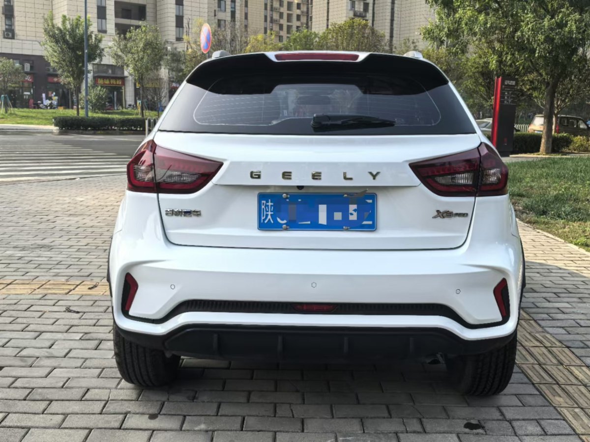 吉利 遠(yuǎn)景X3  2021款 PRO 1.5L CVT尊貴型圖片