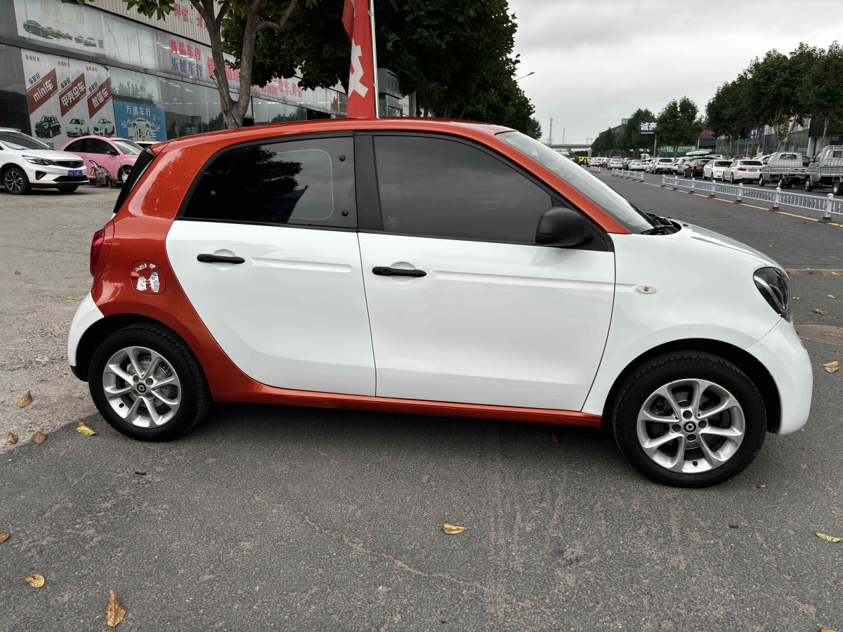 smart forfour  2016款 1.0L 52千瓦靈動(dòng)版圖片