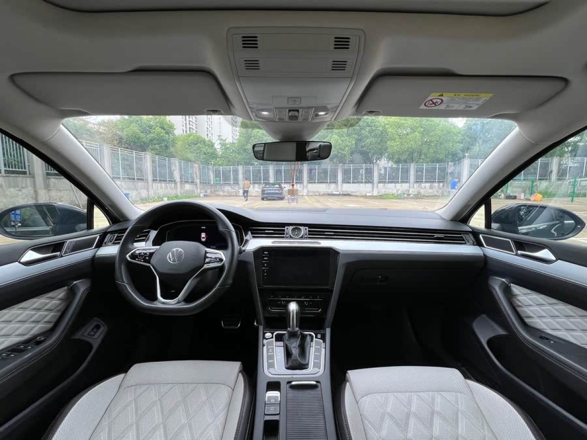 大眾 邁騰  2023款 200萬輛紀(jì)念版 330TSI DSG豪華型圖片