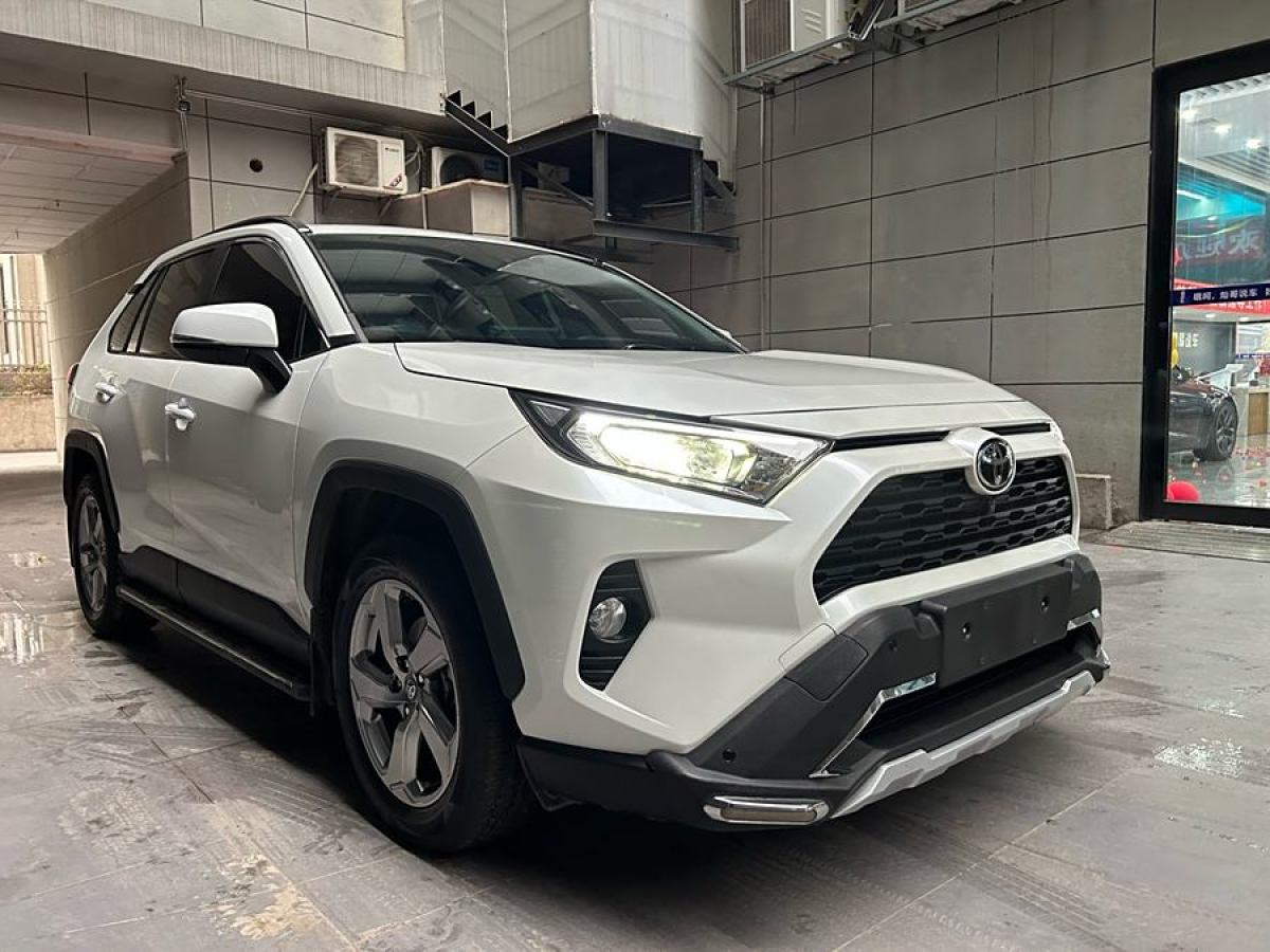 豐田 RAV4榮放  2021款 2.0L CVT兩驅(qū)風(fēng)尚PLUS版圖片