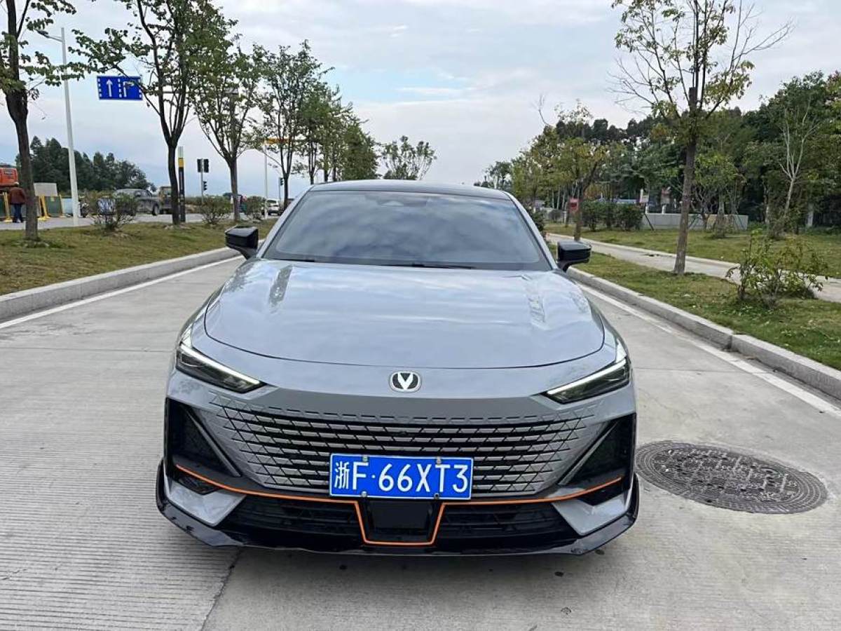 长安 长安UNI-V  2023款 1.5T 运动版图片