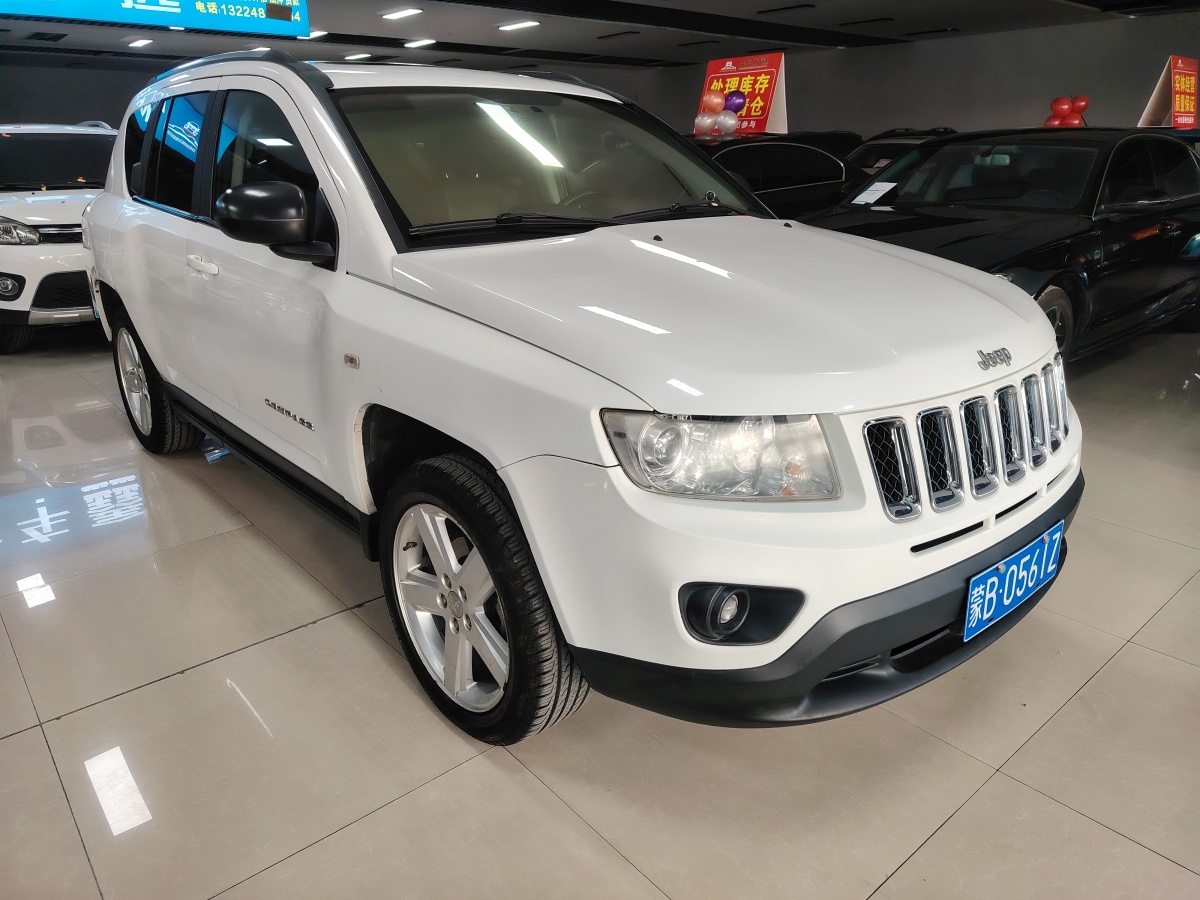 Jeep 指南者  2012款 2.4L 四驅(qū)豪華版圖片