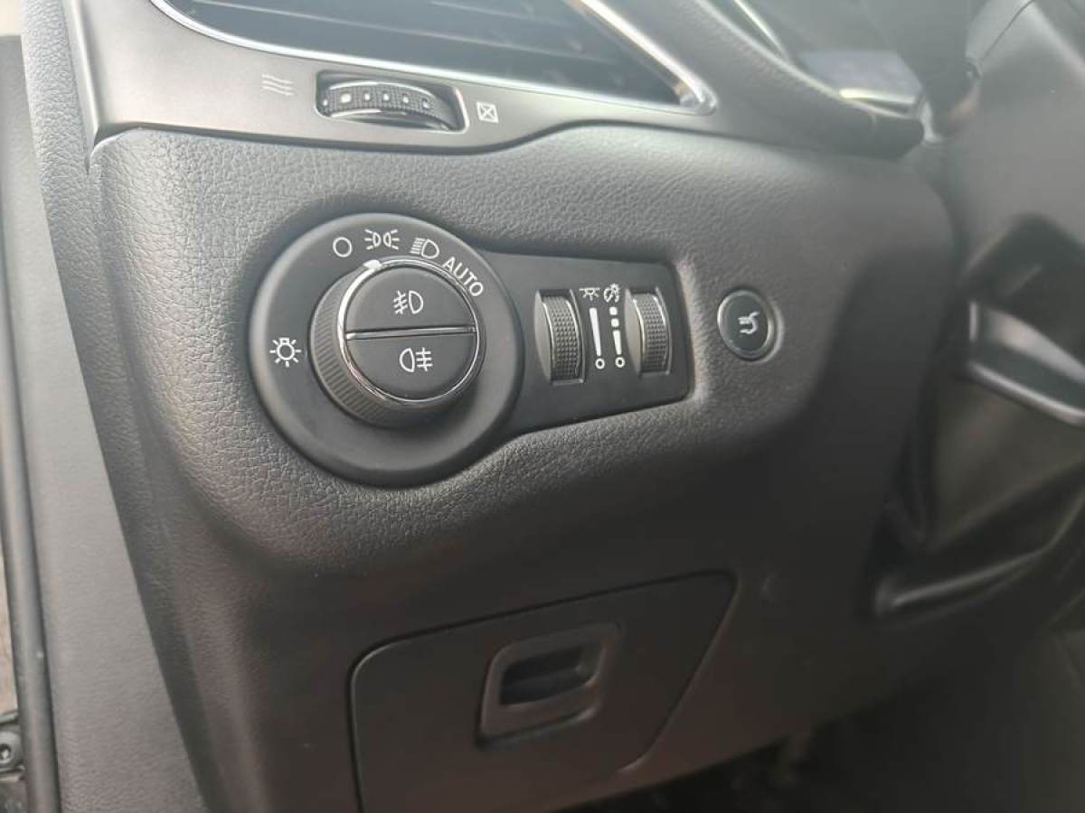 Jeep 自由光  2019款 2.0T 四驅(qū)探享版 國VI圖片