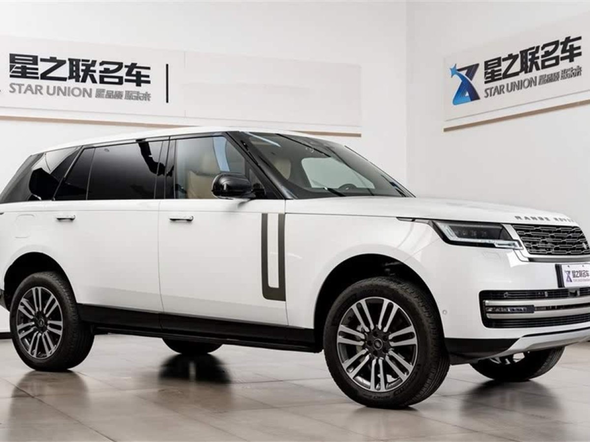 路虎 攬勝  2023款 改款 3.0 L6 400PS 盛世加長(zhǎng)版圖片