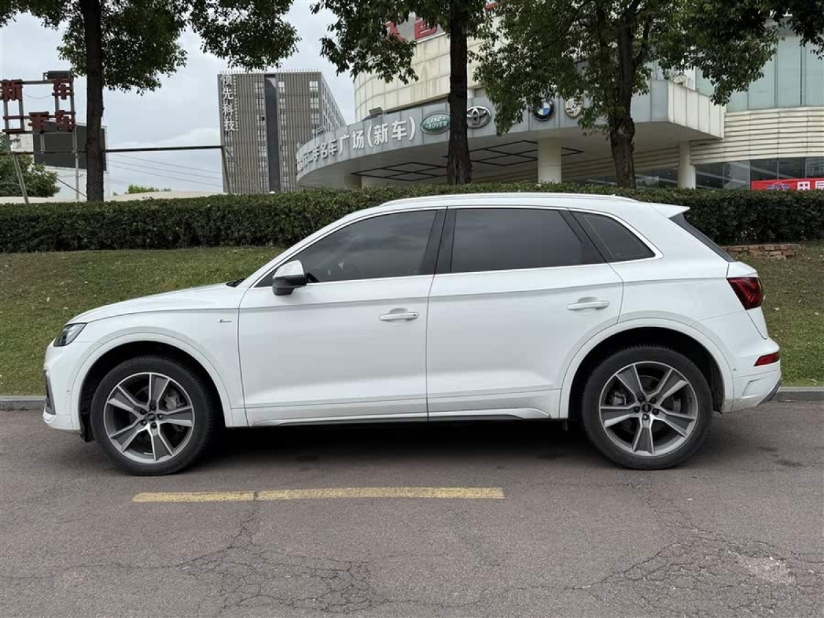 奧迪 奧迪Q5L  2022款 改款 45T 豪華動感型圖片