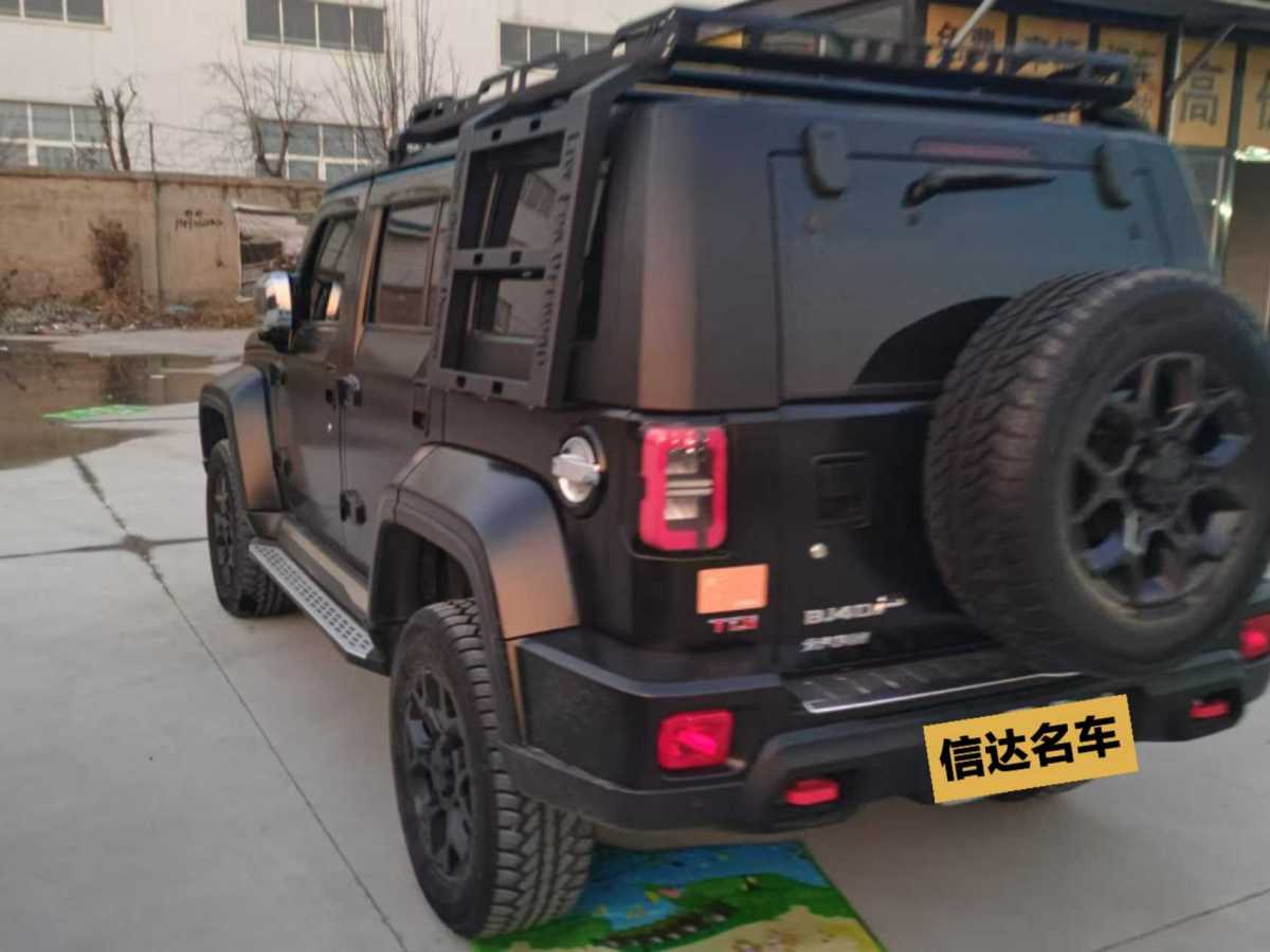 北京 BJ40  2021款 2.0D 自動四驅(qū)刀鋒英雄版?zhèn)b客型圖片