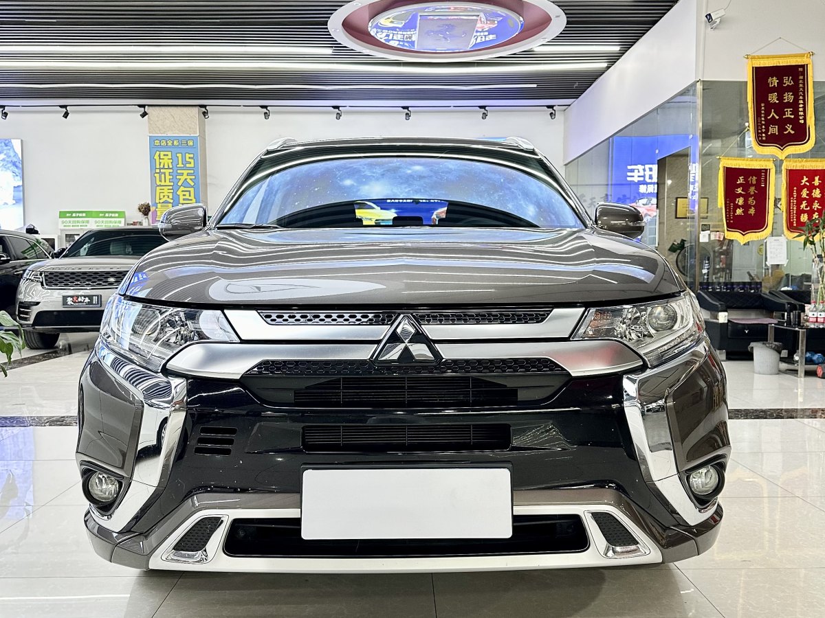 三菱 歐藍(lán)德  2021款 改款 2.0L 兩驅(qū)暢享版 5座圖片