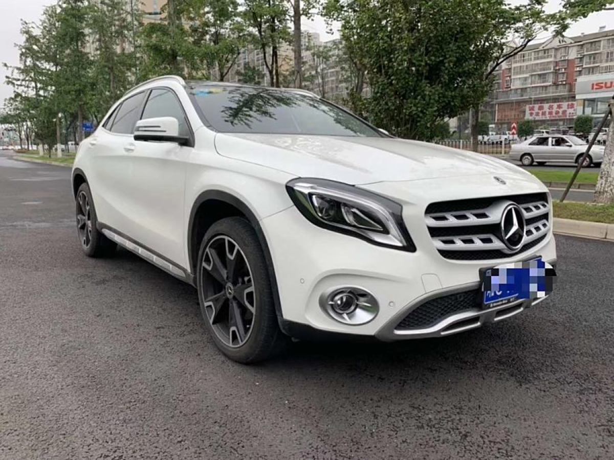 奔馳 奔馳GLA  2017款 GLA 220 4MATIC 時(shí)尚型圖片