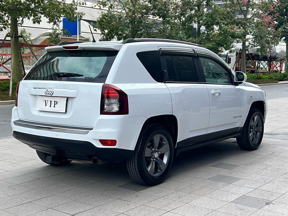 Jeep 指南者  2014款 改款 2.4L 四驅(qū)舒適版圖片