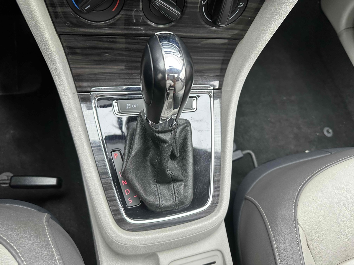 2014年4月大眾 朗行  2013款 1.6L 自動舒適型