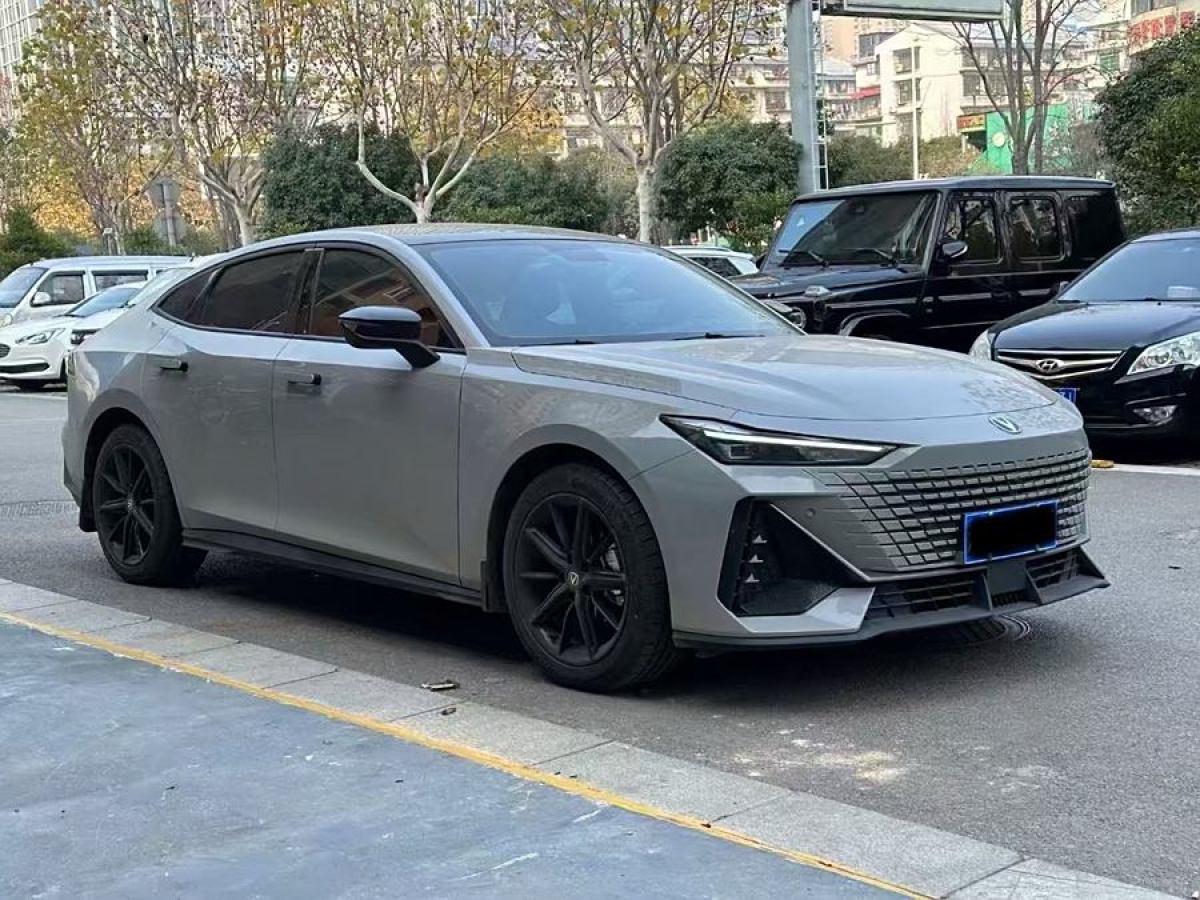 長(zhǎng)安 長(zhǎng)安UNI-V  2022款 1.5T 尊貴型圖片