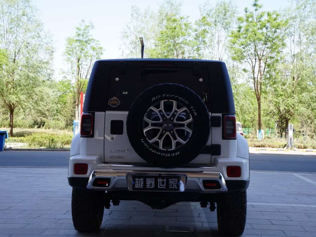 北京 BJ40  2020款 2.0T 自動四驅(qū)城市獵人版至尊型圖片