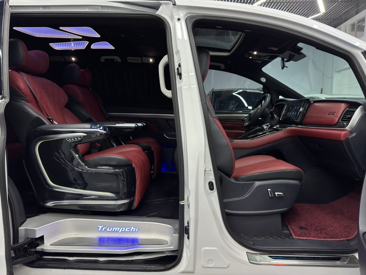 廣汽傳祺 M8  2023款 領(lǐng)秀系列 390T 尊享版圖片
