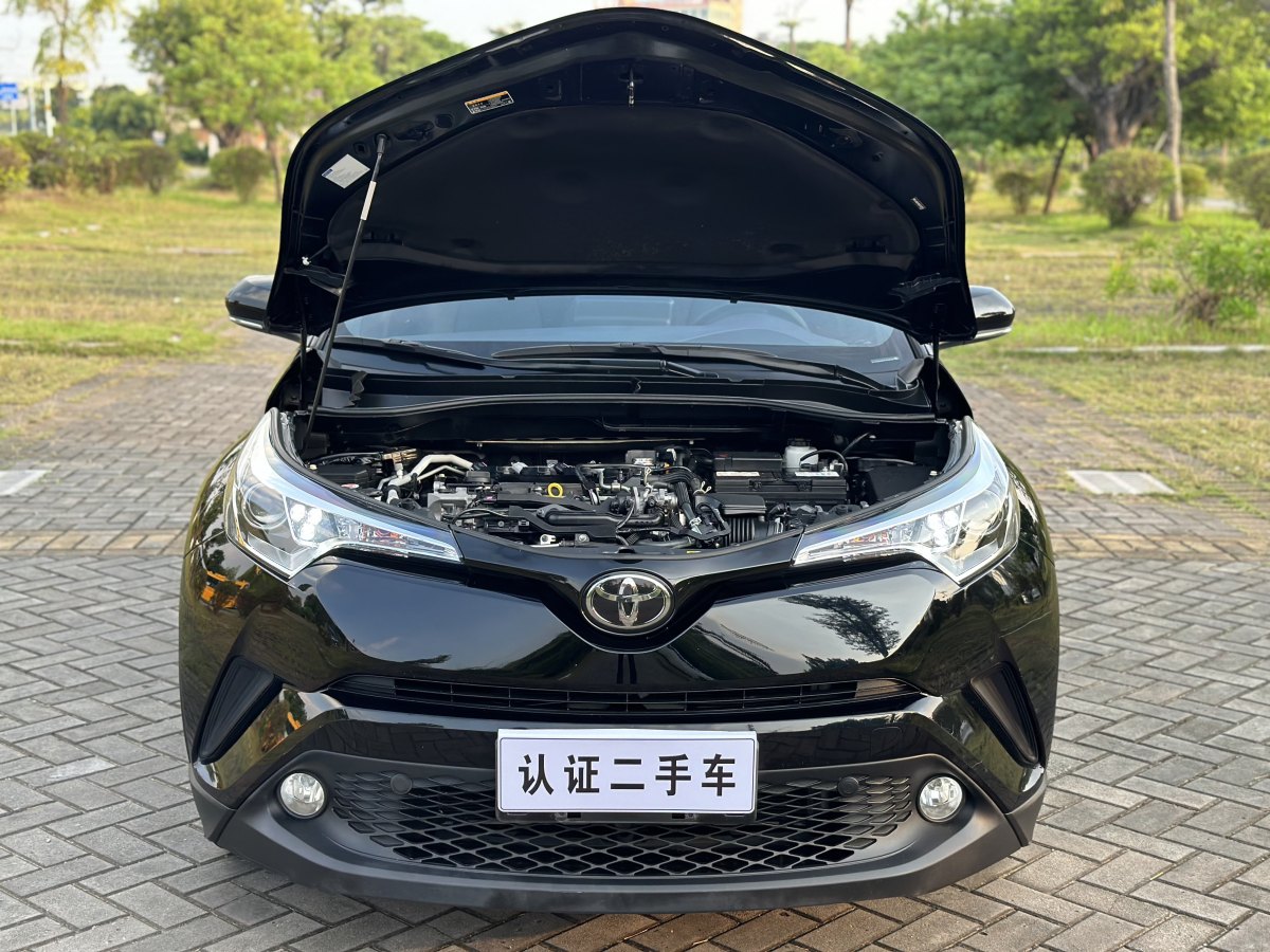 豐田 C-HR  2020款 2.0L 領(lǐng)先版圖片