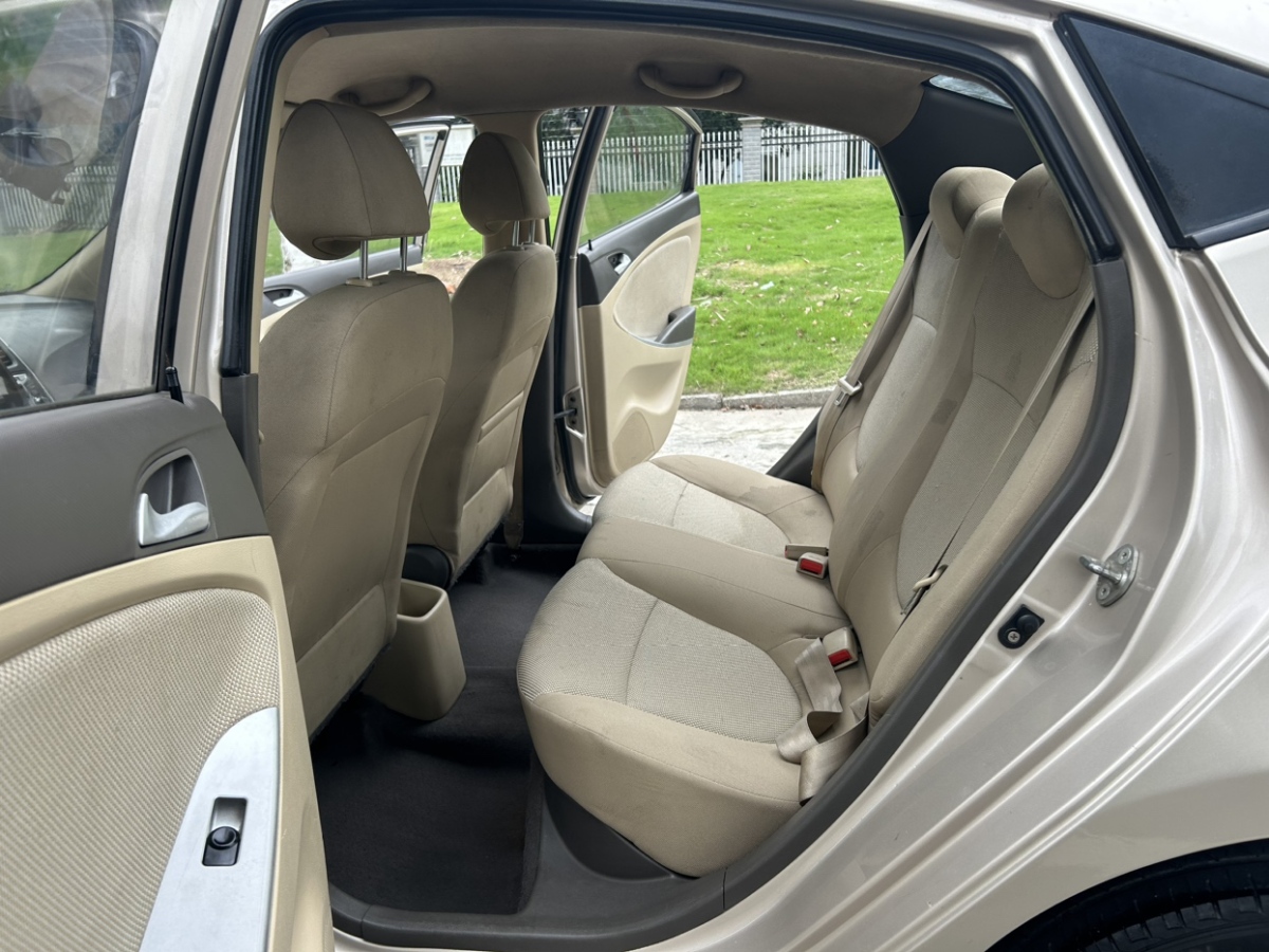2012年3月现代 瑞纳  2010款 三厢 1.4L 手动舒适型GS