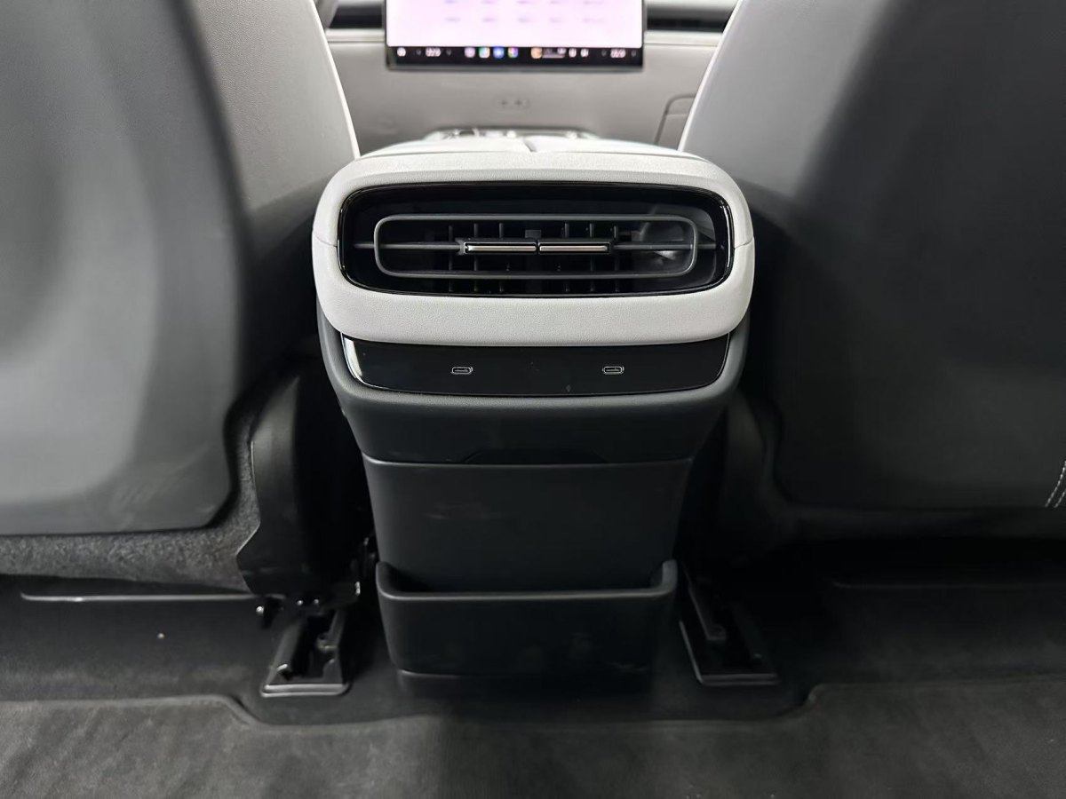 小米 小米SU7  2024款 700km 后驅(qū)長(zhǎng)續(xù)航智駕版圖片