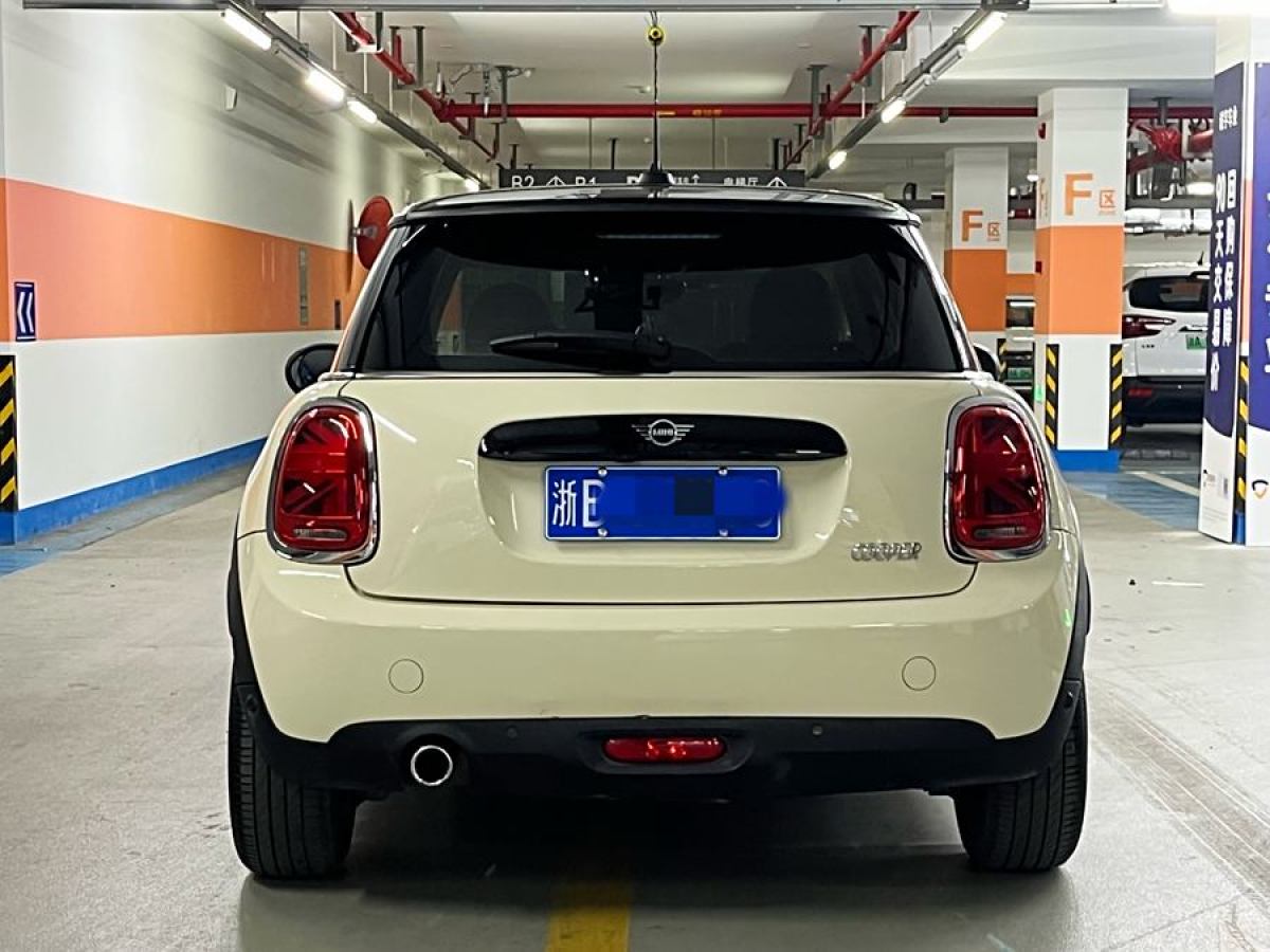 MINI COUNTRYMAN  2018款 1.5T COOPER 經(jīng)典派圖片