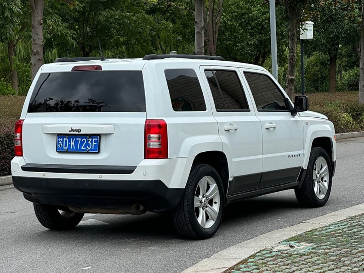 Jeep 自由客  2014款 2.4L 運(yùn)動(dòng)版圖片