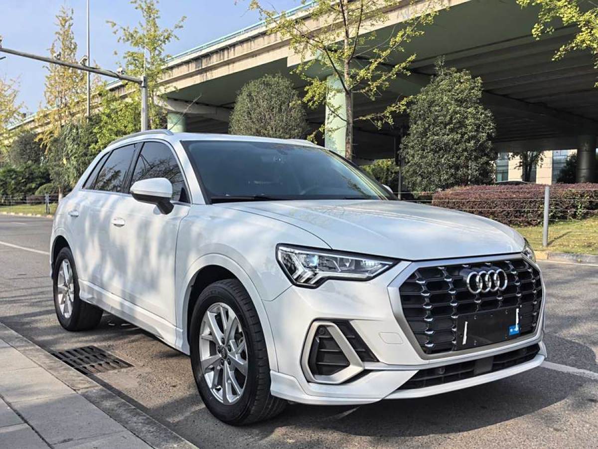 奧迪 奧迪Q3  2019款  35 TFSI 進(jìn)取動(dòng)感型圖片