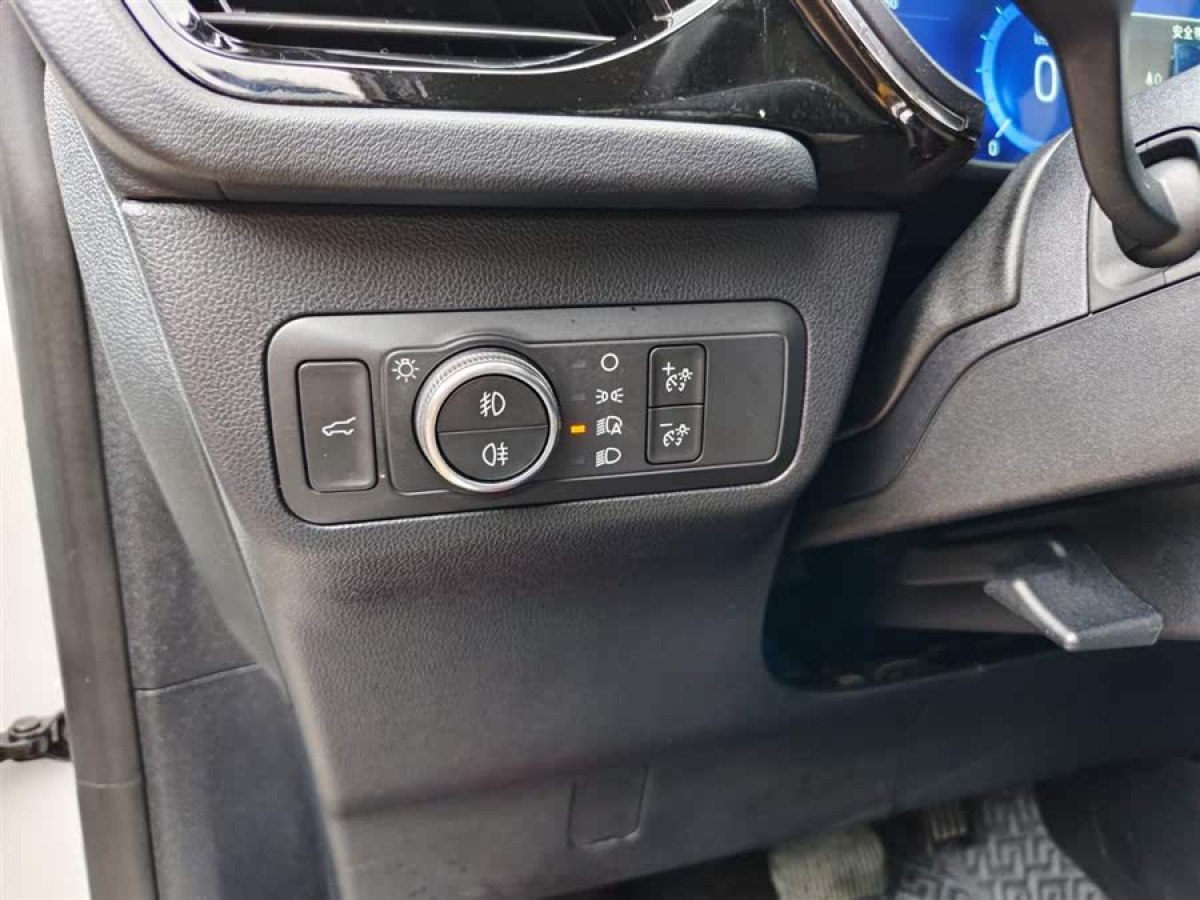 福特 銳際  2024款 EcoBoost 245 四驅(qū)耀享款圖片