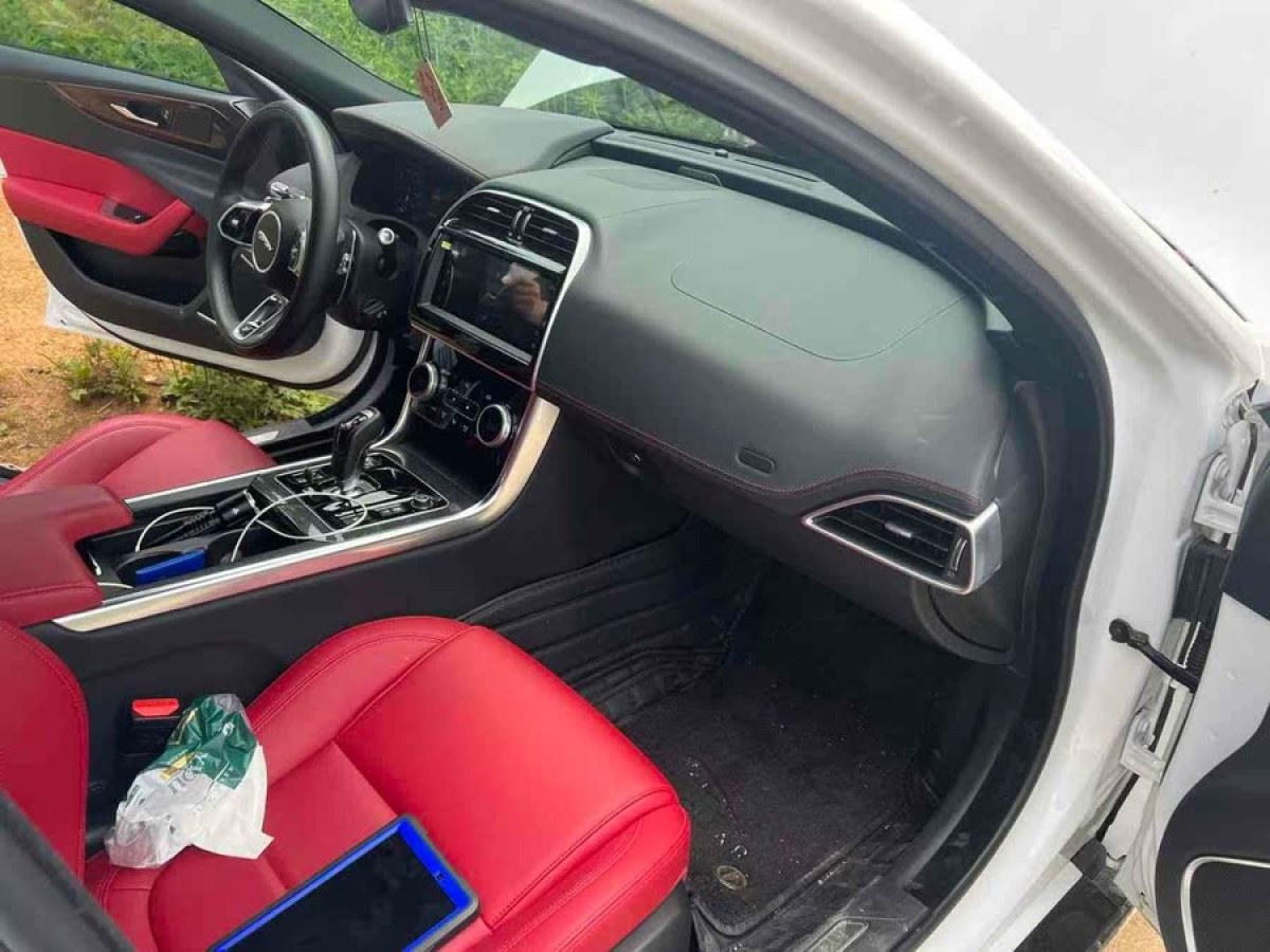 捷豹 XEL  2021款 2.0T 250PS 曜黑運(yùn)動(dòng)版圖片