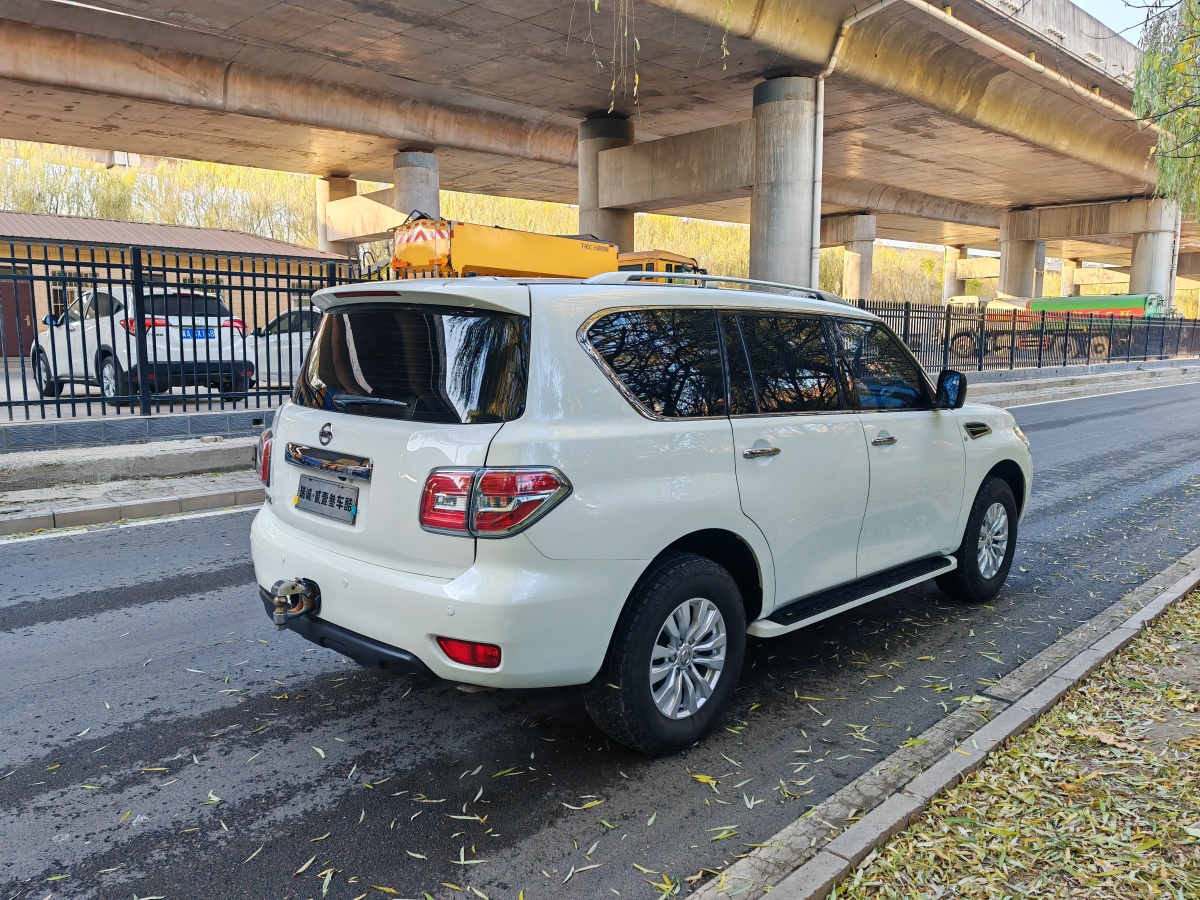 日產(chǎn) 途樂  2018款 4.0L 鉑金型圖片