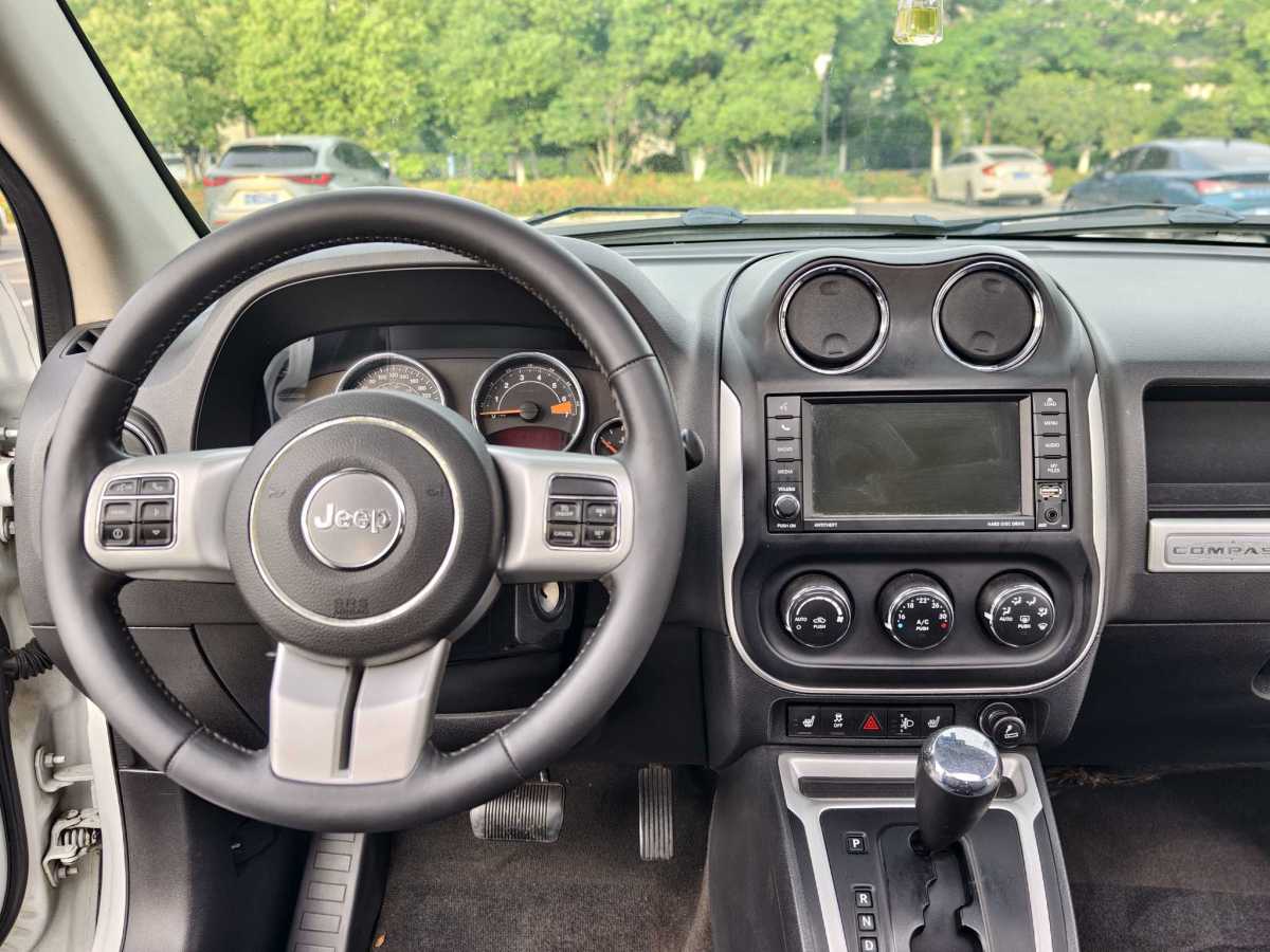 Jeep 指南者  2015款 2.0L 兩驅(qū)豪華版圖片