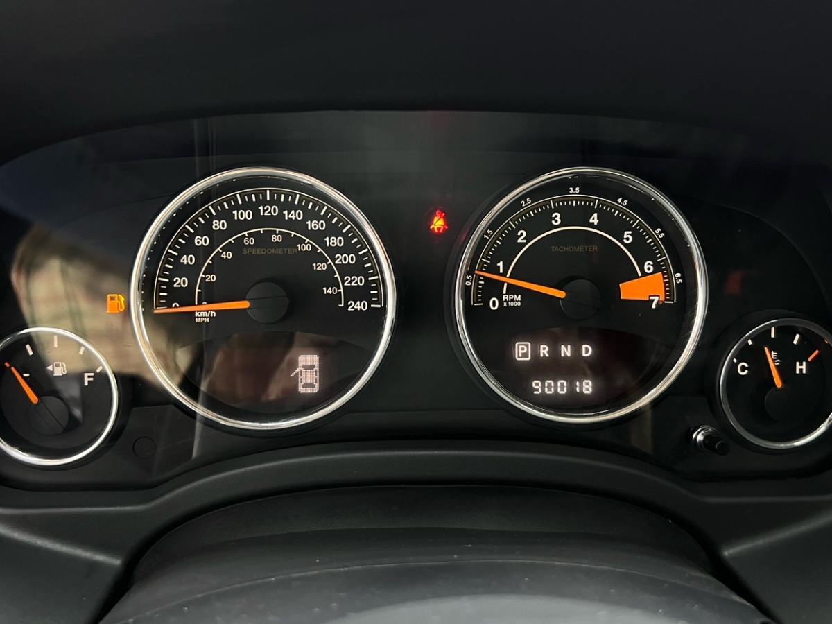 Jeep 指南者  2014款 改款 2.4L 四驅(qū)舒適版圖片