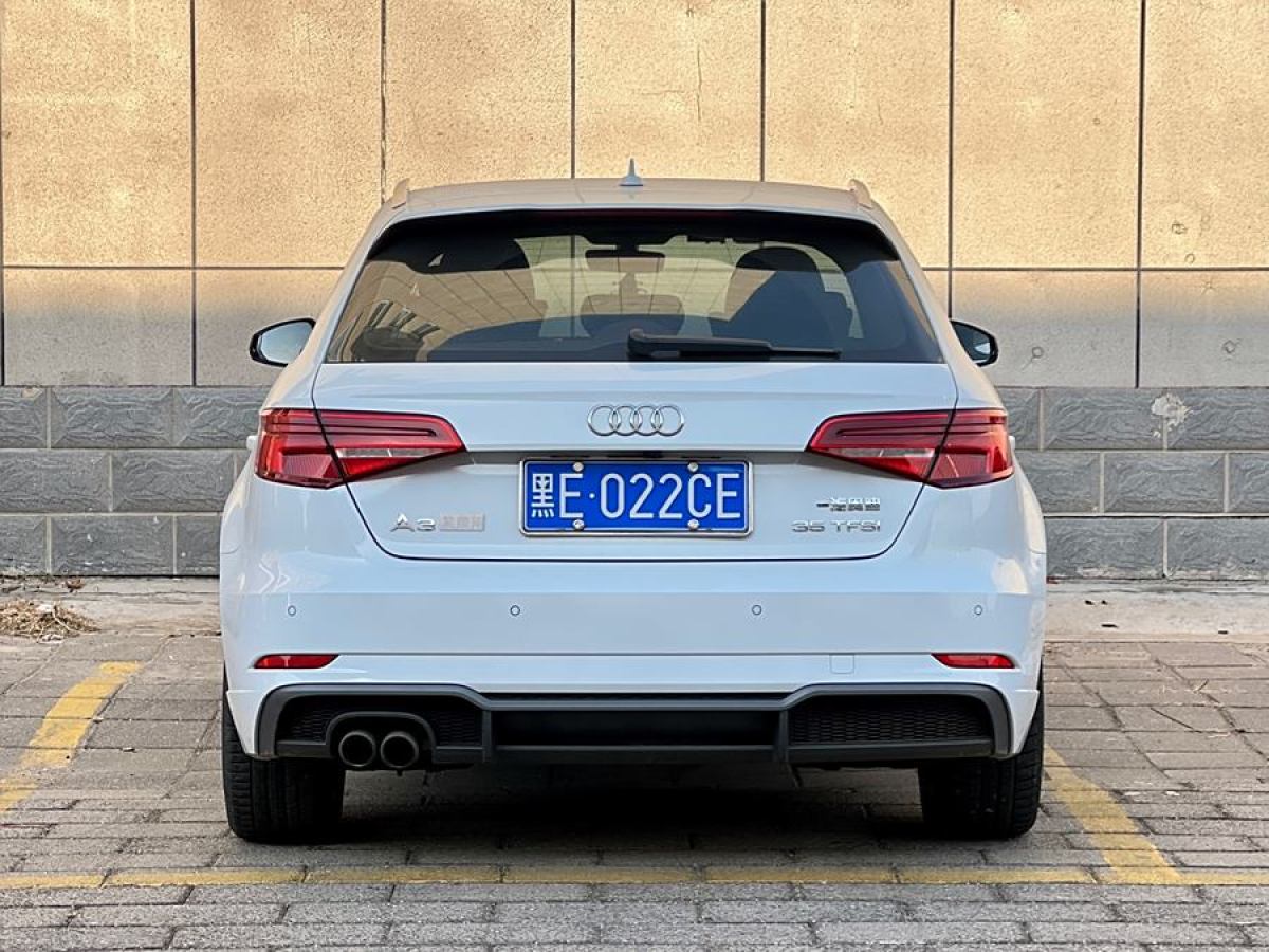 奧迪 奧迪A3  2018款 30周年年型 Sportback 35 TFSI 運(yùn)動(dòng)型圖片