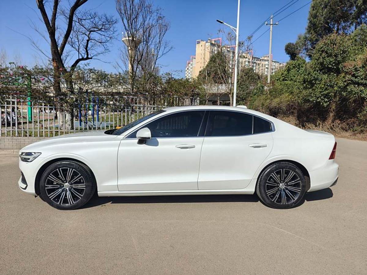 沃爾沃 S60L  2020款 T4 智遠(yuǎn)運(yùn)動(dòng)版圖片