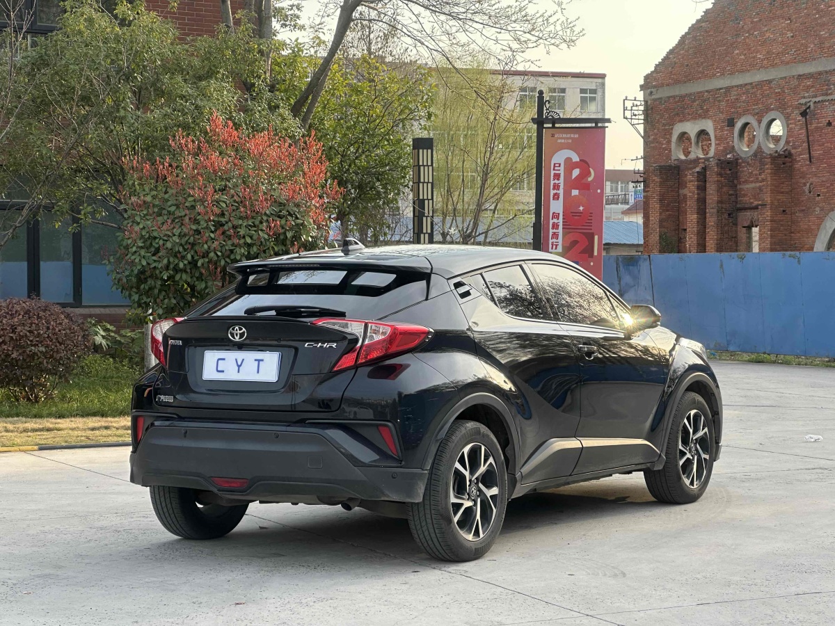 豐田 C-HR  2020款 2.0L 領(lǐng)先版圖片