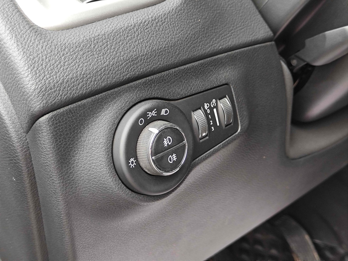 2018年8月Jeep 指南者  2017款 200T 自动家享四驱版