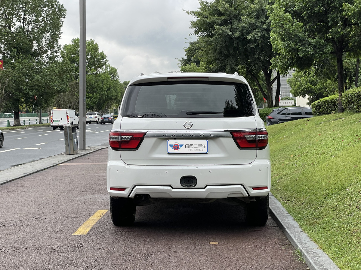 日產(chǎn) 途樂  2018款 4.0L 鉑金型圖片