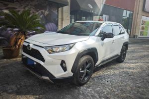 RAV4榮放 豐田 2.0L CVT四驅(qū)風(fēng)尚版