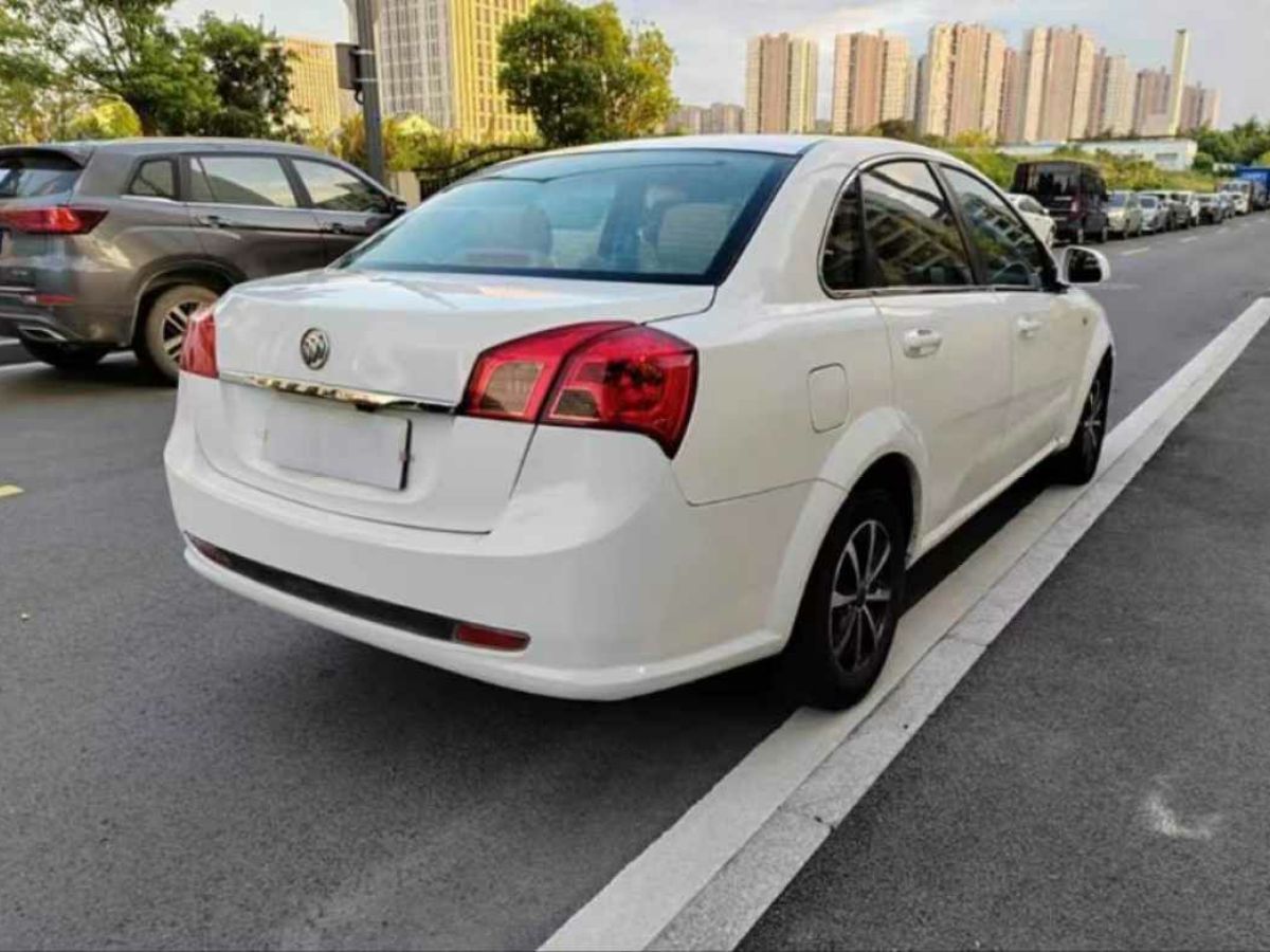 啟辰 R50  2013款 1.6L 北斗導(dǎo)航版圖片