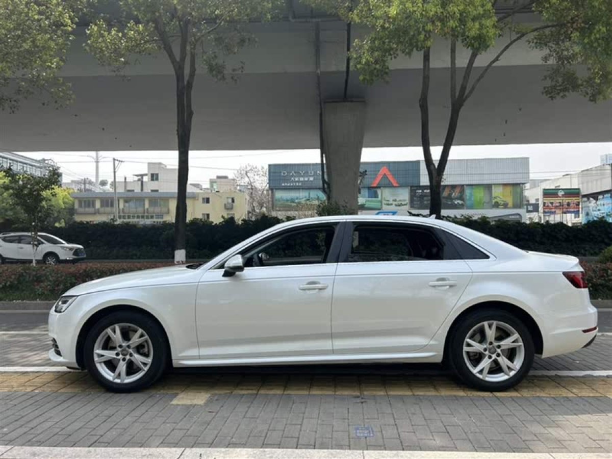 奧迪 奧迪A4L  2018款 30周年年型 40 TFSI 進(jìn)取型圖片