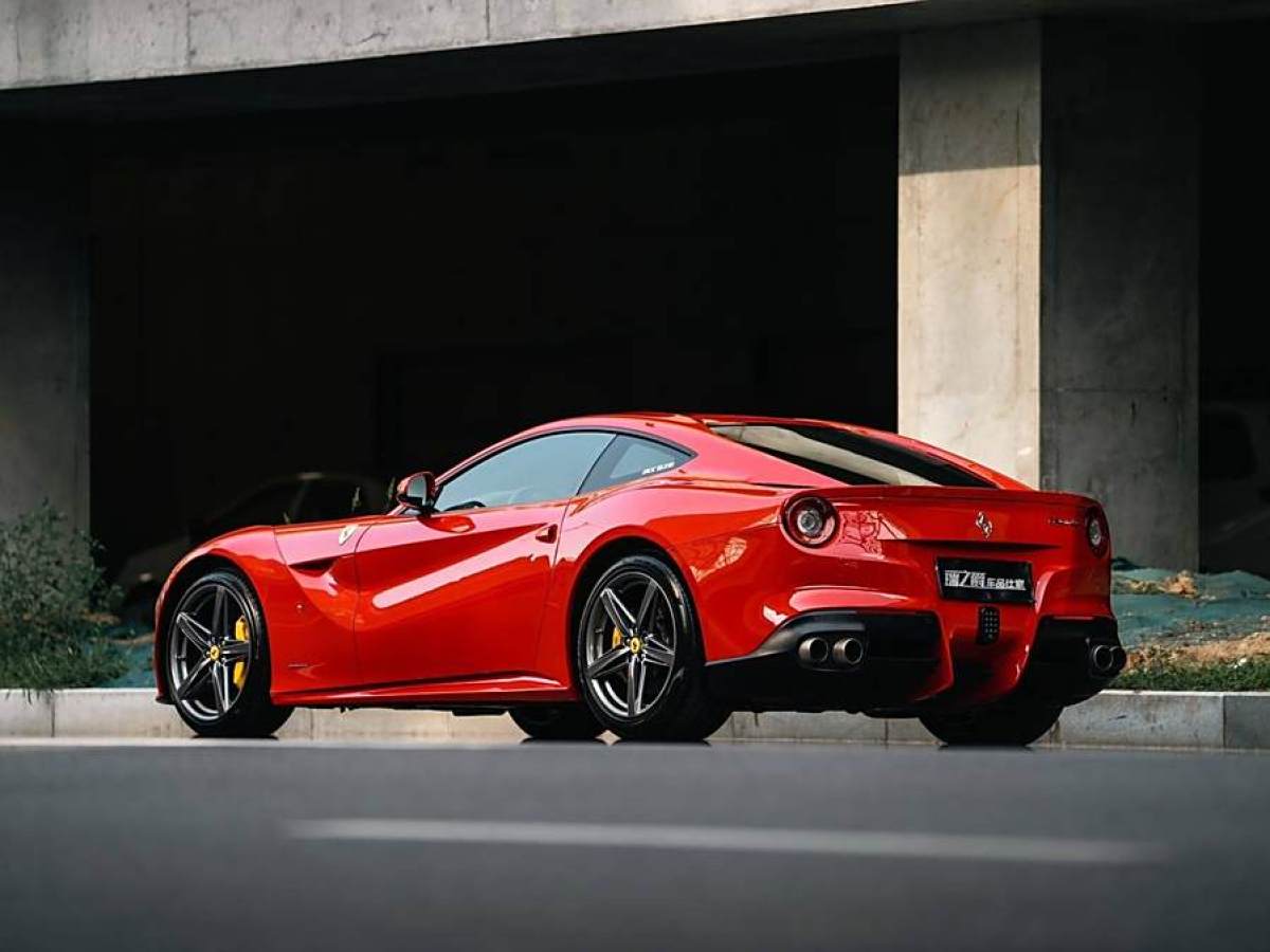 法拉利 F12berlinetta  2013款 6.3L 標準型圖片